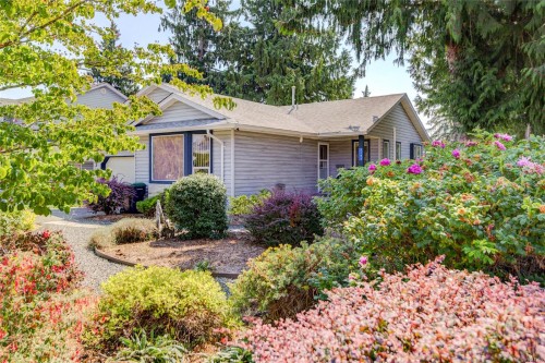 2193 Cardinal Pl, Comox, BC 