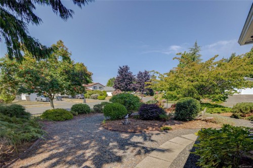 2193 Cardinal Pl, Comox, BC 