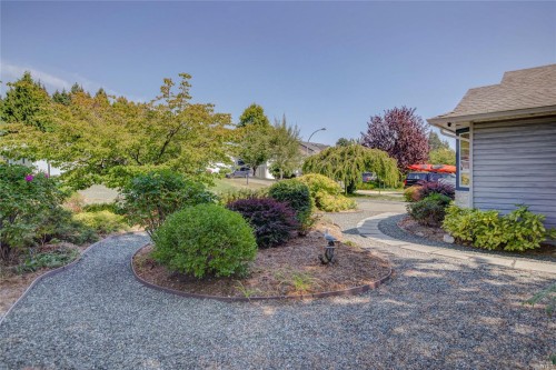 2193 Cardinal Pl, Comox, BC 