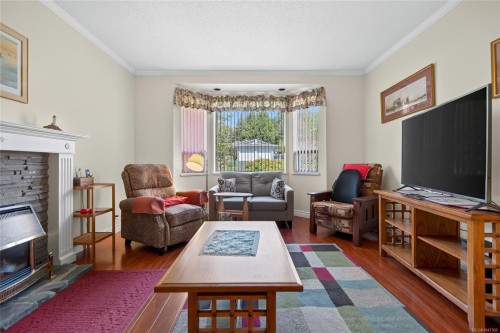 2193 Cardinal Pl, Comox, BC 