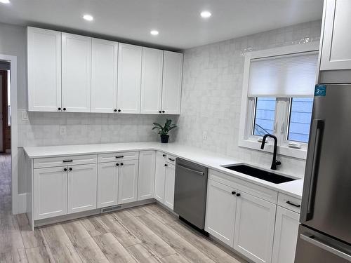 434 Hebert Street, Thunder Bay, ON - Indoor Photo Showing Kitchen