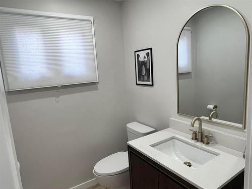 434 Hebert Street, Thunder Bay, ON - Indoor Photo Showing Bathroom