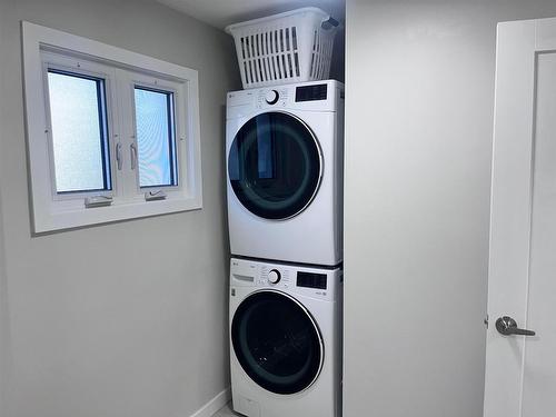 434 Hebert Street, Thunder Bay, ON - Indoor Photo Showing Laundry Room