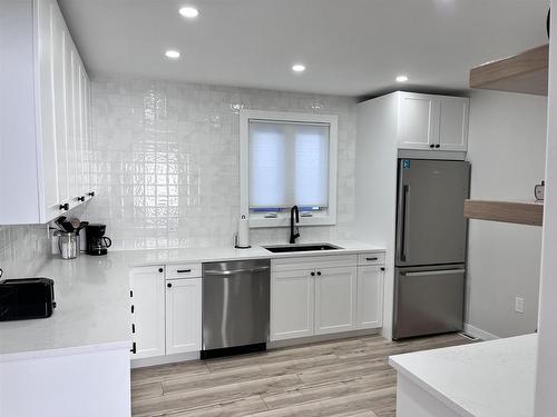 434 Hebert Street, Thunder Bay, ON - Indoor Photo Showing Kitchen