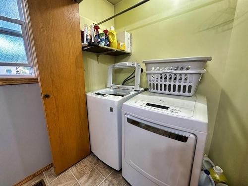 79 Brompton Road, Red Rock, ON - Indoor Photo Showing Laundry Room