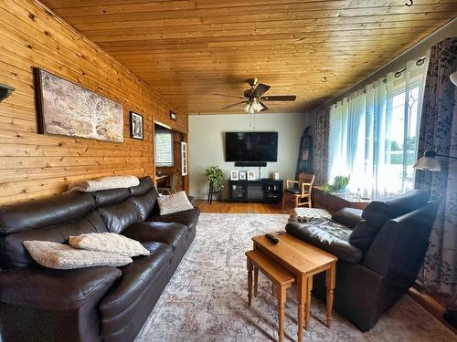 79 Brompton Road, Red Rock, ON - Indoor Photo Showing Living Room
