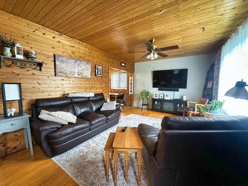 79 Brompton Road, Red Rock, ON - Indoor Photo Showing Living Room