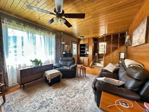 79 Brompton Road, Red Rock, ON - Indoor Photo Showing Living Room