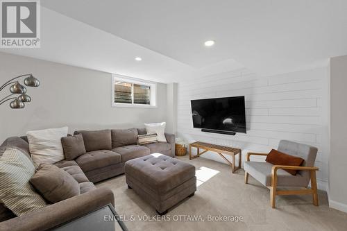 720 Coast Circle, Ottawa, ON - Indoor Photo Showing Living Room