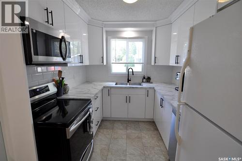 407 Wathaman Crescent, Saskatoon, SK - Indoor Photo Showing Kitchen