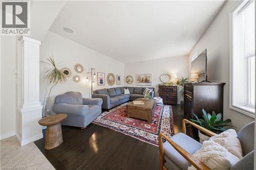 65 Amsterdam Crescent, Guelph, ON - Indoor Photo Showing Living Room