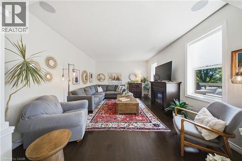 65 Amsterdam Crescent, Guelph, ON - Indoor Photo Showing Living Room