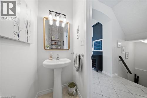 65 Amsterdam Crescent, Guelph, ON - Indoor Photo Showing Bathroom