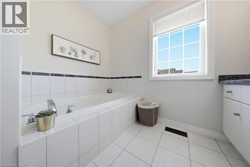 65 Amsterdam Crescent, Guelph, ON - Indoor Photo Showing Bathroom