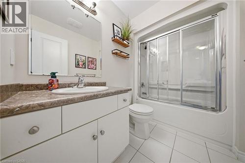 65 Amsterdam Crescent, Guelph, ON - Indoor Photo Showing Bathroom