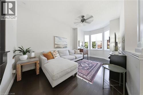 65 Amsterdam Crescent, Guelph, ON - Indoor Photo Showing Living Room