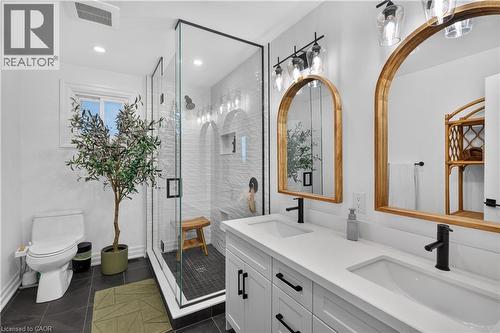 171 Golfwood Drive, Hamilton, ON - Indoor Photo Showing Bathroom