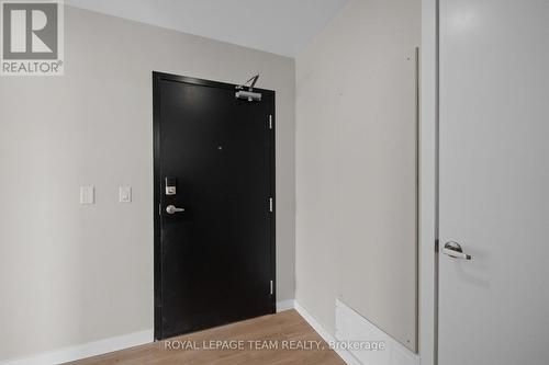 303 - 370 ATHLONE AVENUE , Ottawa, Ontario K1Z 5M4 3