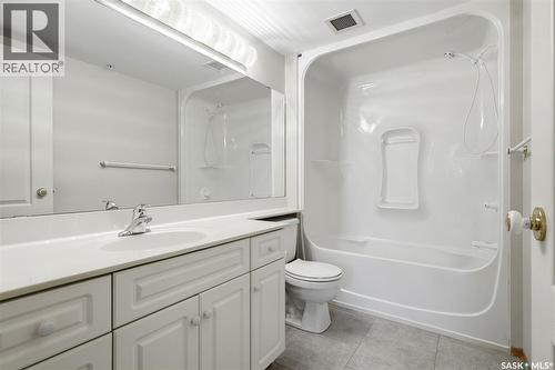 210 2550 25Th Avenue, Regina, SK - Indoor Photo Showing Bathroom