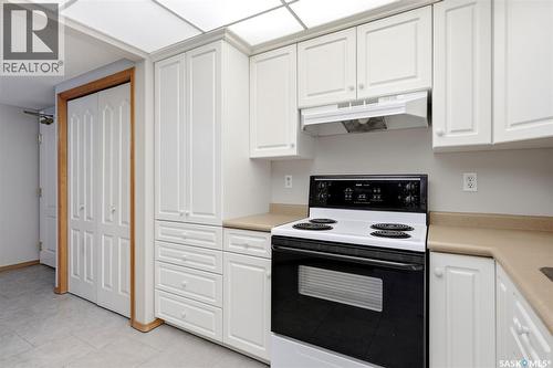 210 2550 25Th Avenue, Regina, SK - Indoor Photo Showing Kitchen