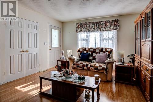 29 Leblanc Street, Whitefish, ON - Indoor Photo Showing Living Room