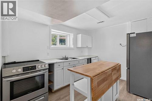 738 Weldon Avenue, Saskatoon, SK - Indoor Photo Showing Kitchen
