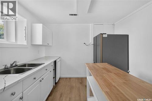 738 Weldon Avenue, Saskatoon, SK - Indoor Photo Showing Kitchen With Double Sink