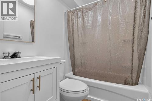 738 Weldon Avenue, Saskatoon, SK - Indoor Photo Showing Bathroom