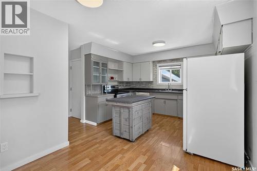 738 Weldon Avenue, Saskatoon, SK - Indoor Photo Showing Kitchen