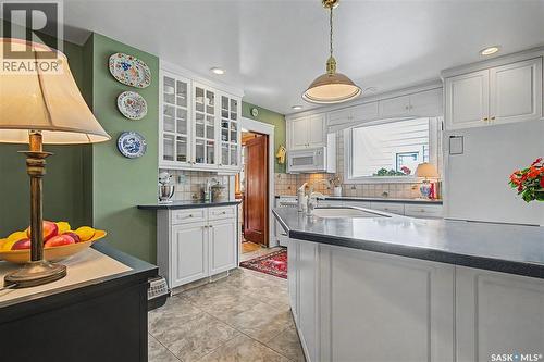 1150 2Nd Avenue Nw, Moose Jaw, SK - Indoor Photo Showing Kitchen