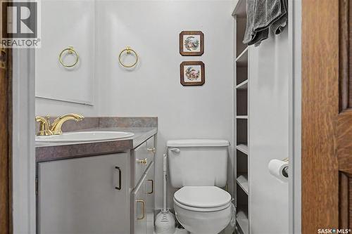 1150 2Nd Avenue Nw, Moose Jaw, SK - Indoor Photo Showing Bathroom