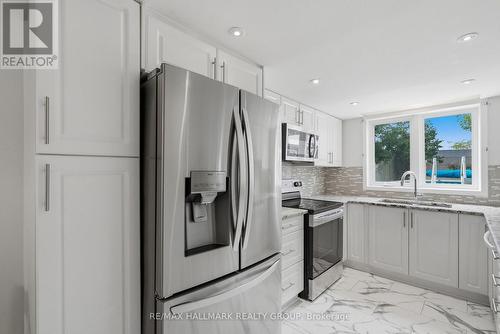 30 Rowe Drive, Ottawa, ON - Indoor Photo Showing Kitchen With Upgraded Kitchen