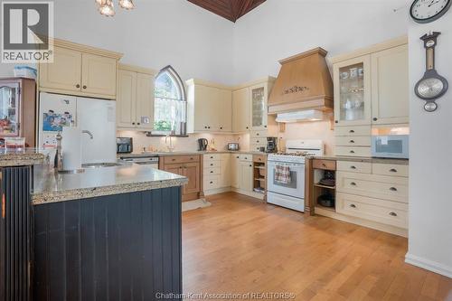 203 Mcintyre Street, Dutton, ON - Indoor Photo Showing Kitchen