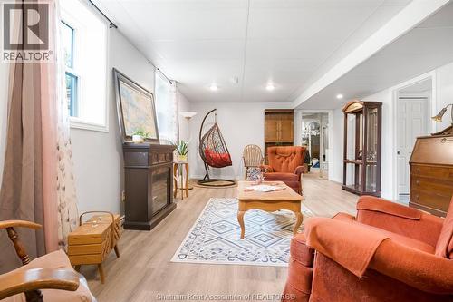203 Mcintyre Street, Dutton, ON - Indoor Photo Showing Living Room