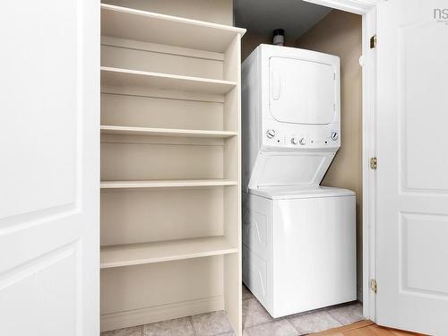 207 78 Regency Park Drive, Halifax, NS - Indoor Photo Showing Laundry Room