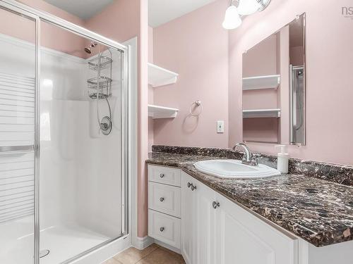 207 78 Regency Park Drive, Halifax, NS - Indoor Photo Showing Bathroom