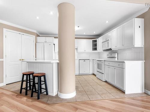 207 78 Regency Park Drive, Halifax, NS - Indoor Photo Showing Kitchen