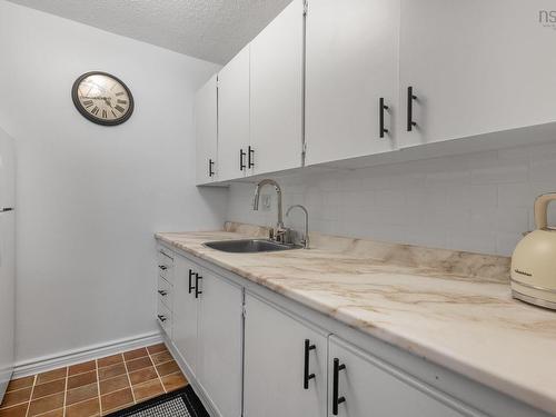 1002 5572 North Ridge Road, Halifax, NS - Indoor Photo Showing Kitchen