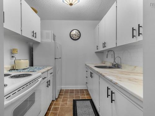 1002 5572 North Ridge Road, Halifax, NS - Indoor Photo Showing Kitchen
