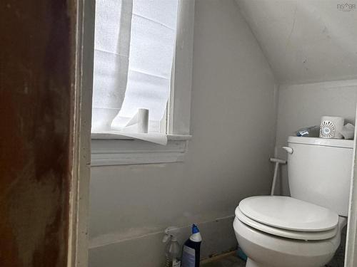 280 Marsh Street, New Glasgow, NS - Indoor Photo Showing Bathroom
