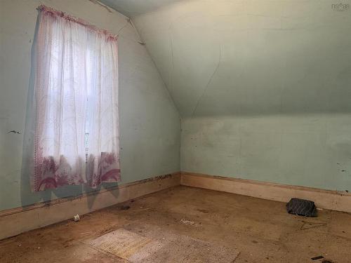 280 Marsh Street, New Glasgow, NS - Indoor Photo Showing Other Room