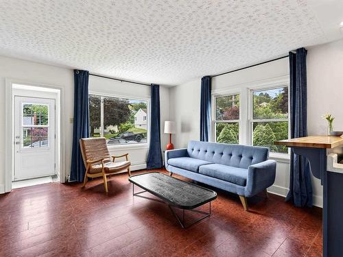 1 Piers Avenue, Fairmount, NS - Indoor Photo Showing Living Room