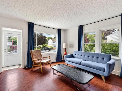 1 Piers Avenue, Fairmount, NS - Indoor Photo Showing Living Room