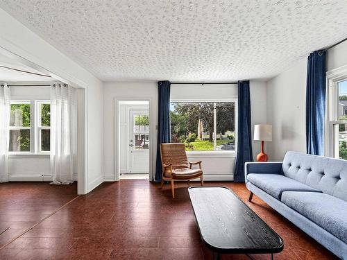 1 Piers Avenue, Fairmount, NS - Indoor Photo Showing Living Room