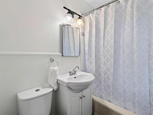 1 Piers Avenue, Fairmount, NS - Indoor Photo Showing Bathroom