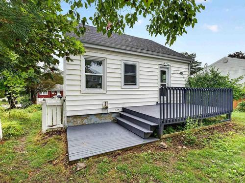 1 Piers Avenue, Fairmount, NS - Outdoor
