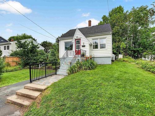1 Piers Avenue, Fairmount, NS - Outdoor
