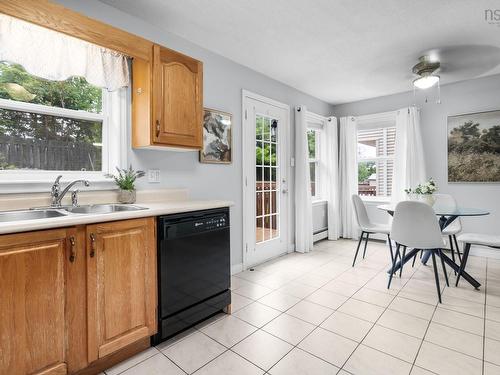 142 Stoneybrook Court, Halifax, NS - Indoor Photo Showing Kitchen With Double Sink