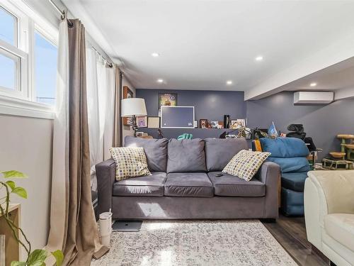 62 Shalimar Crescent, Dartmouth, NS - Indoor Photo Showing Living Room