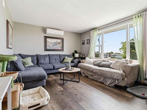62 Shalimar Crescent, Dartmouth, NS - Indoor Photo Showing Living Room
